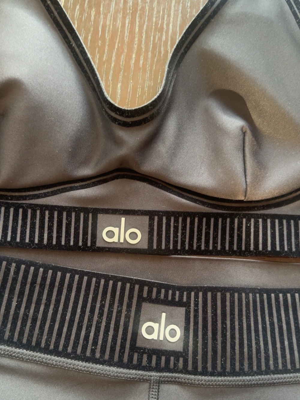 New with Tags ALO Yoga Gray Athletic Set with Branded Waistband